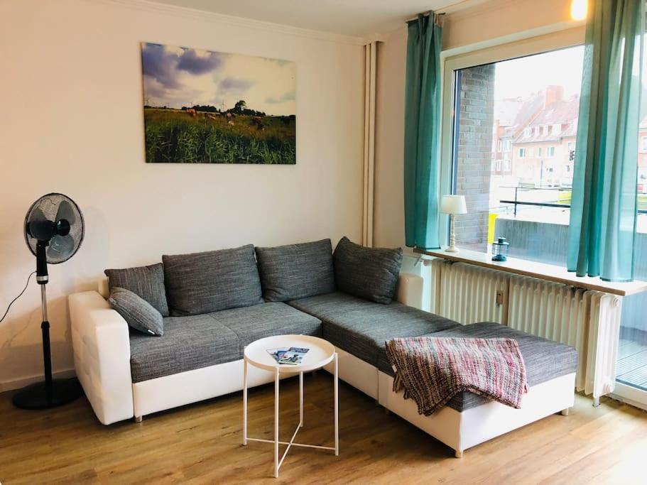 Zentrale Studio Wohnung In Έμντεν Εξωτερικό φωτογραφία